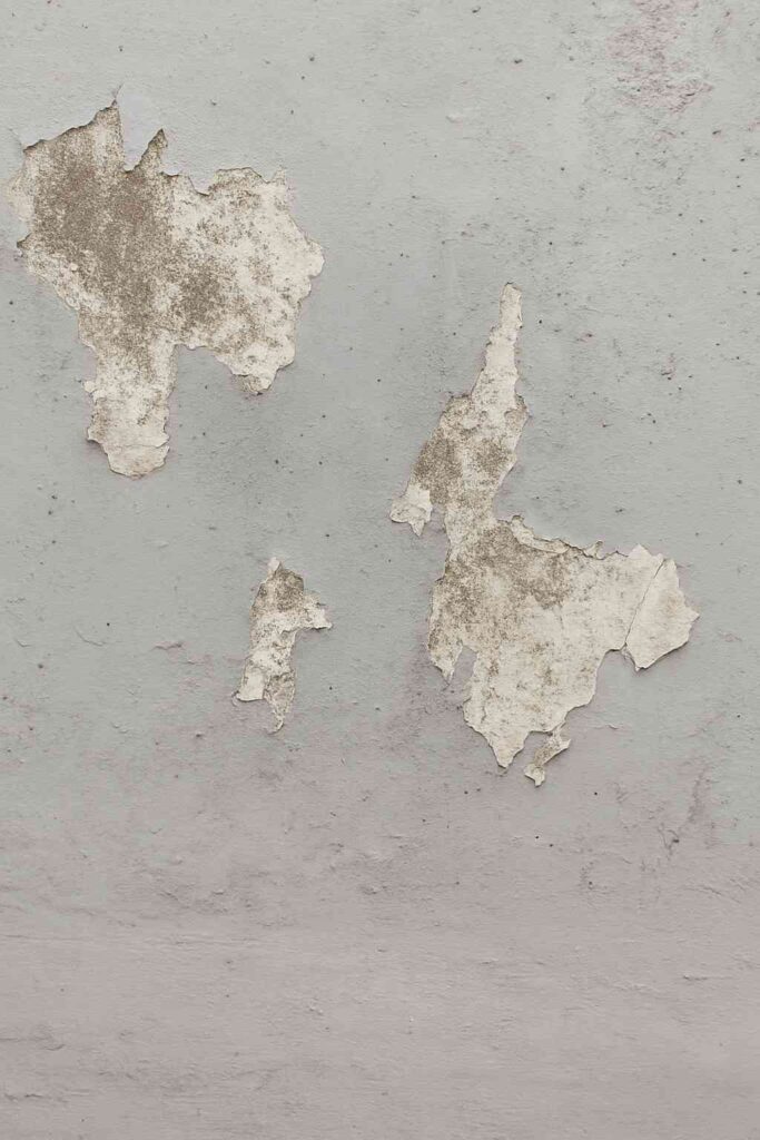 Comment stopper une infiltration d'eau au plafond ?​