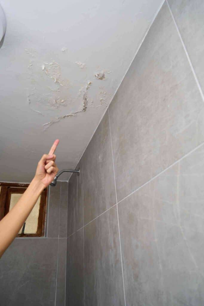 Qui appeler en cas d'infiltration d'eau au plafond